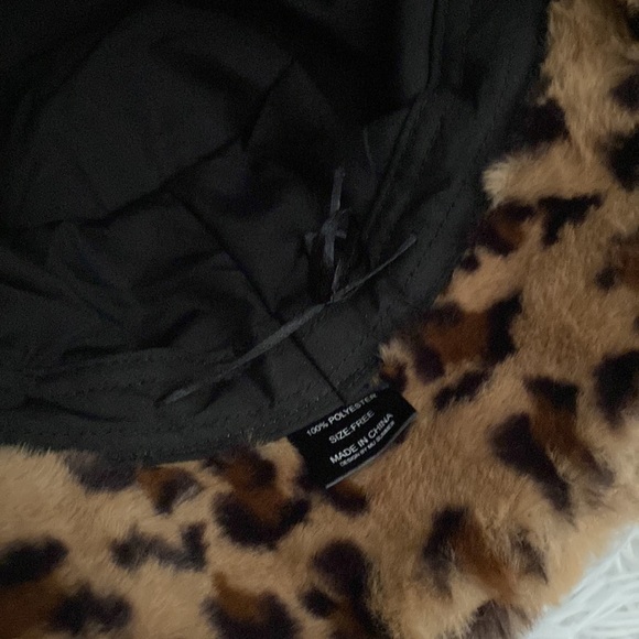 NWOT furry cheetah plush bucket hat - Picture 3 of 6